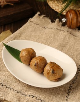 萬國滷味-真空包裝香菇貢丸 Wanguo Luwei must try cold braised food - Mushroom Meatballs